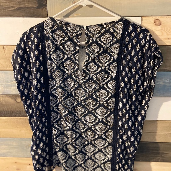 Lucky Brand size small short sleeve top - Picture 2 of 4